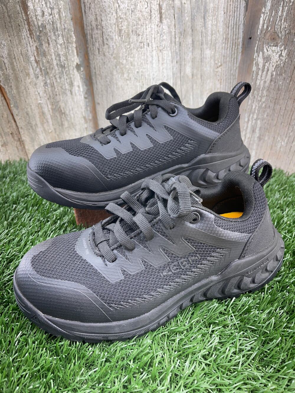 KEEN Arvada Low Height Composite Toe ESD Industrial Work Sneakers Women's 5 Wide